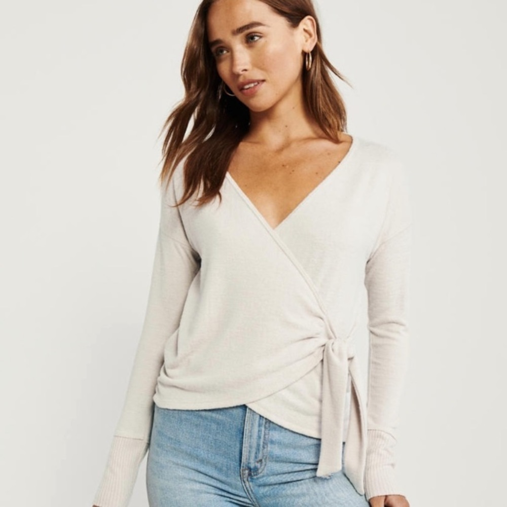 Abercrombie & Fitch Cream V-Neck Sweater